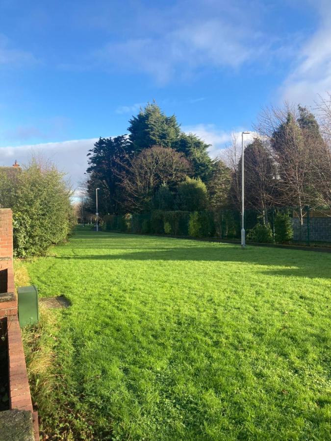 Entire Terraced Two Story Redbrick House With Parking In Secluded Cul De Sac Vila Dublin Exterior foto